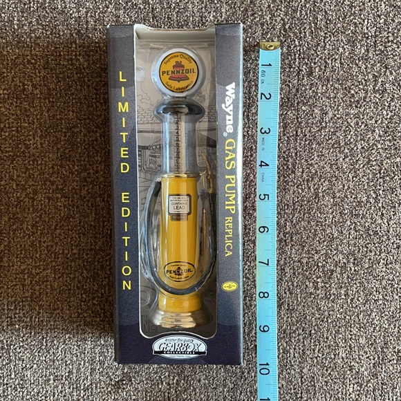 Gearbox Wayne Gas Pump Replica Collectible Toy - Picture 2 of 9